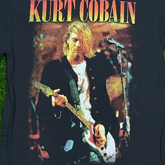 Kurt Cobain Live in Concert Rock T-shirts size Small - Picture 2 of 4